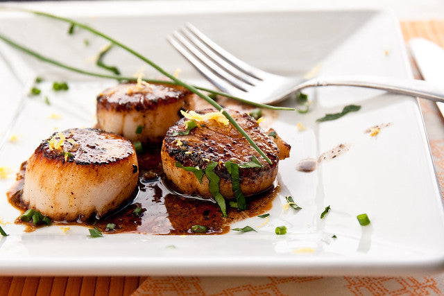 Caramelized Scallops with White Wine