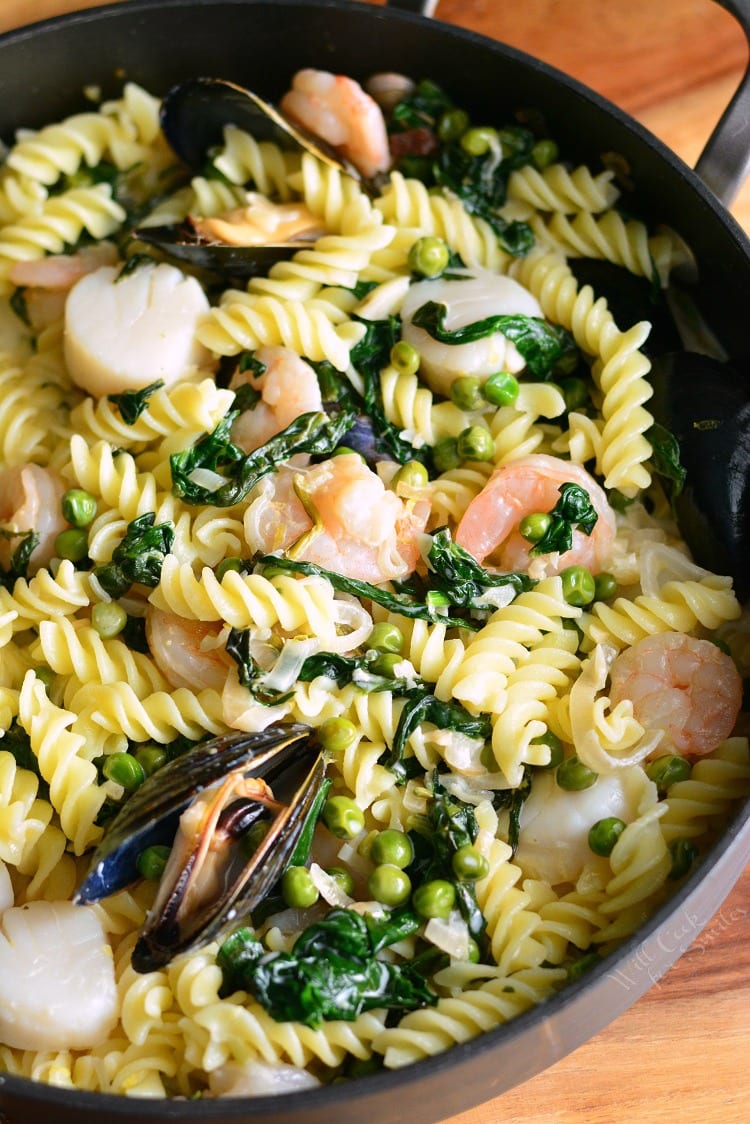 Creamy Spinach and Peas Seafood Pasta