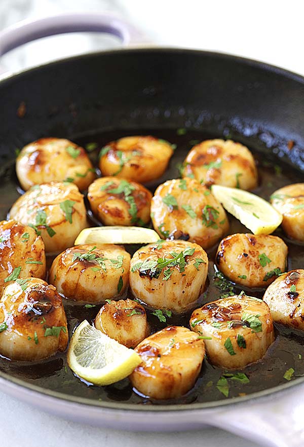 Honey Sriracha Scallops