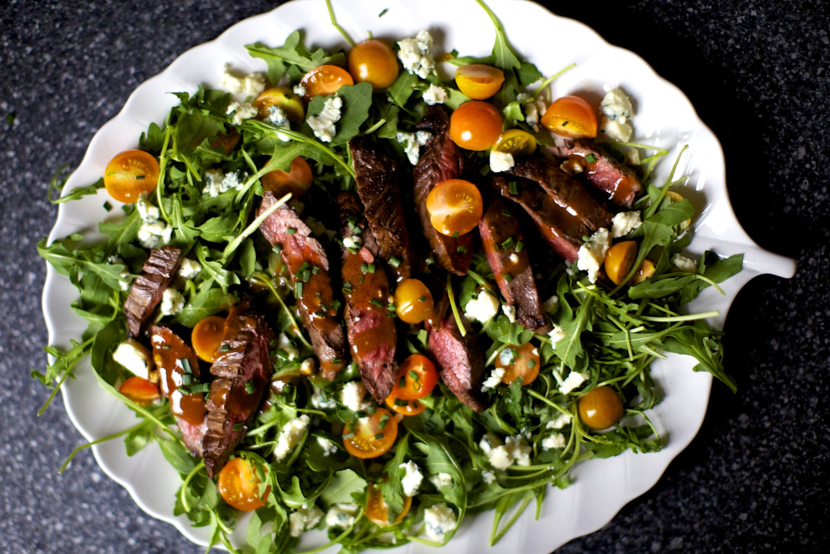 Skirt steak salad with arugula and blue cheese